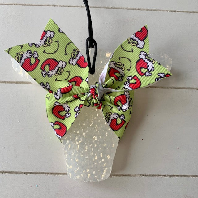 White Gold Cowhead with Ribbon | Hillbilly Mistletoe Scent